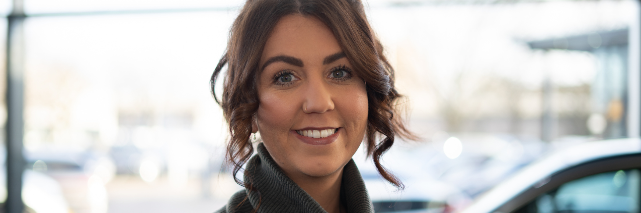 Headshot of Georgina Cross