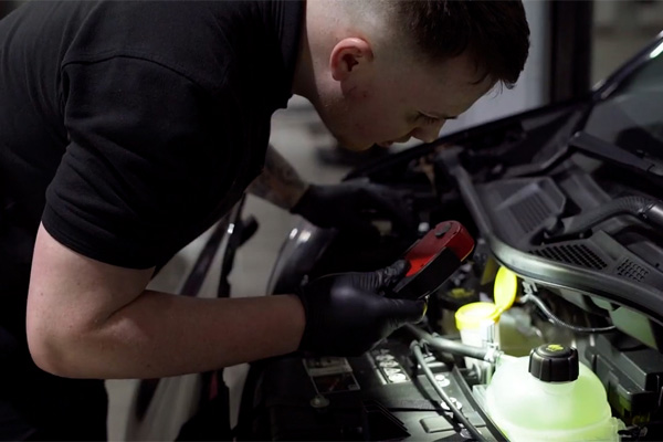 Mercedes-Benz Service Technician